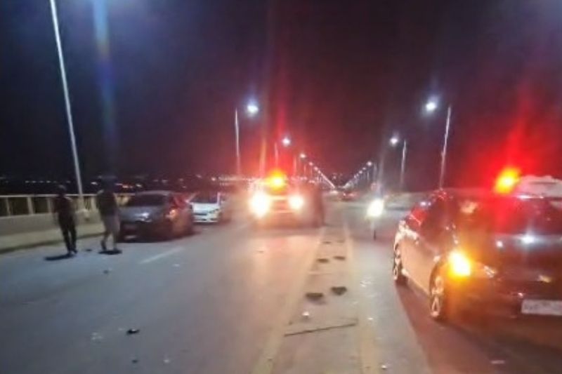 Motorista sai para verificar pane em carro, é atropelado por moto e morre