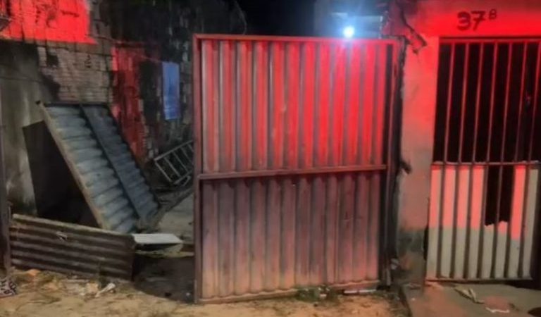 Homem é torturado, morto a tiros e jogado do 2º andar de casa