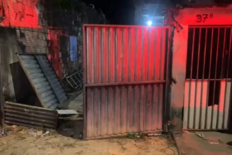 Homem é torturado, morto a tiros e jogado do 2º andar de casa