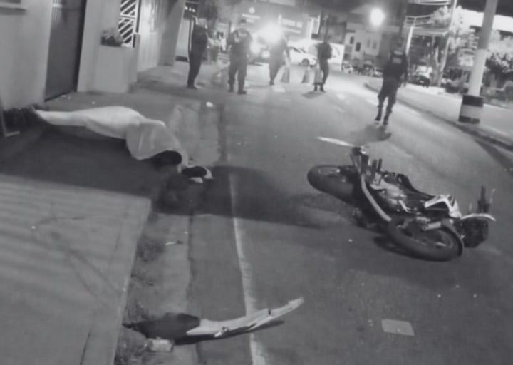 Motociclista morre ao colidir com muro de condomínio em Manaus