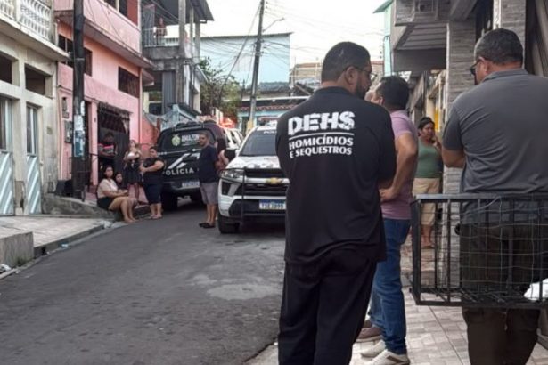 Homem invade casa, é imobilizado pelo morador com ‘mata-leão’ e morre