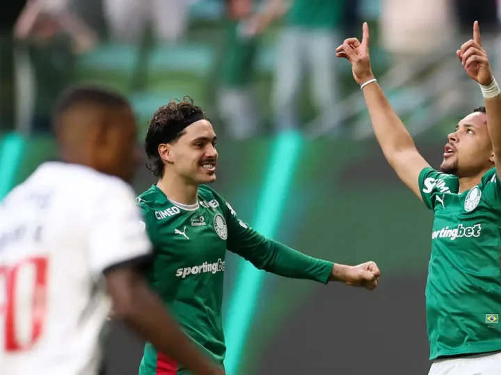 Palmeiras goleia Vasco e volta a abrir frente no Brasileirão: 4 a 1