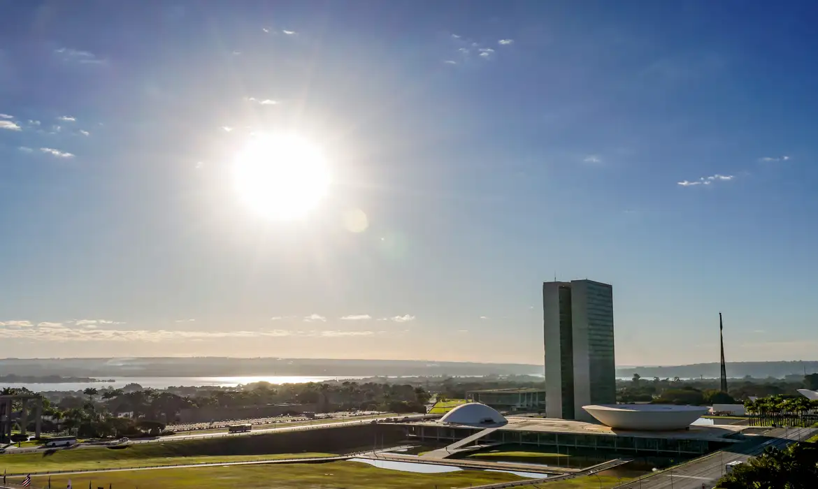Congresso vota nesta semana fim da escala 6×1 e “taxa das blusinhas”