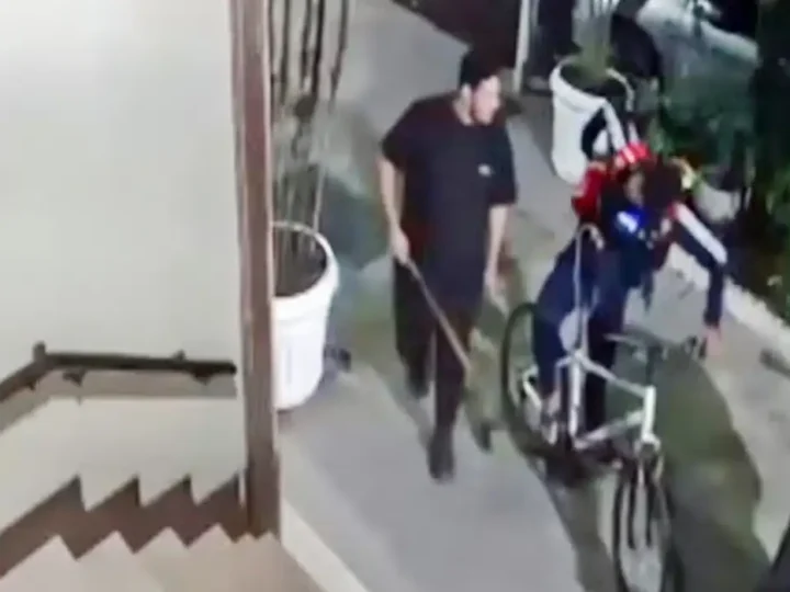 Seguranças de rua são presos por agredir ciclista até a morte no Rio