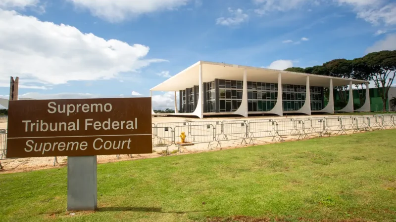 Ex-ministros do STF pedem apuração rigorosa da “mais aguda crise”
