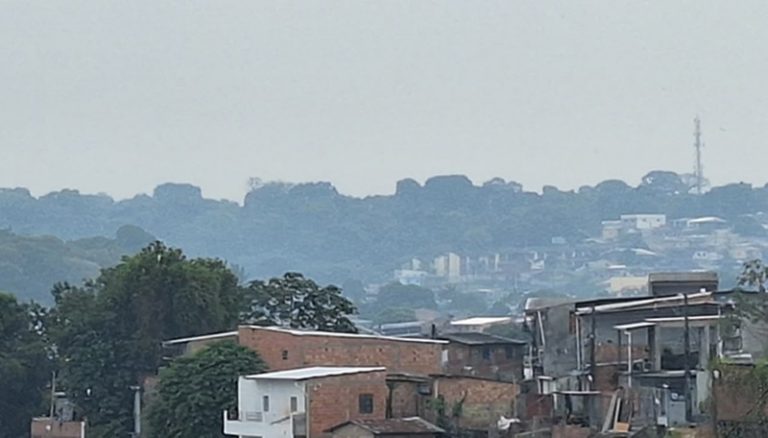 Fumaça de incêndios encobre Manaus e piora qualidade do ar