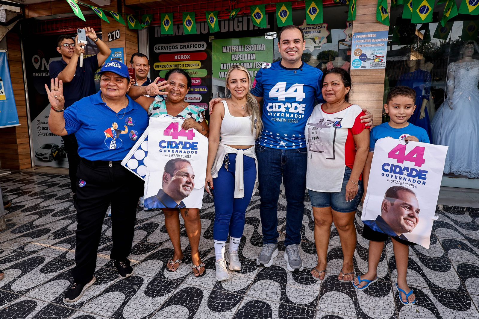 Roberto Cidade leva proposta do Hospital da Mulher às ruas do Bairro da União e pede confiança para levar o Amazonas adiante