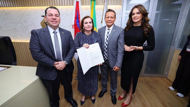 Presidente do TCE-AM apresenta PL à Aleam para regular data-base dos servidores da Corte de Contas