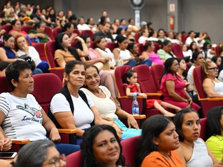 Movimento ‘Filhas do Amazonas’ liderado por Antônia Fróes reúne 800 mulheres em Manaus