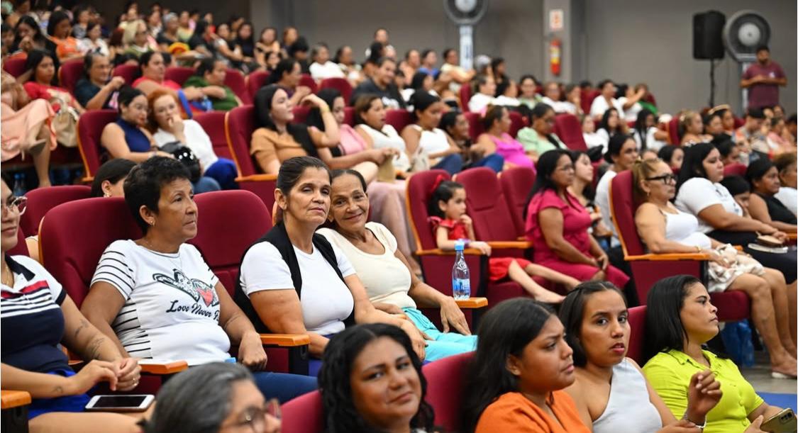 Movimento ‘Filhas do Amazonas’ liderado por Antônia Fróes reúne 800 mulheres em Manaus