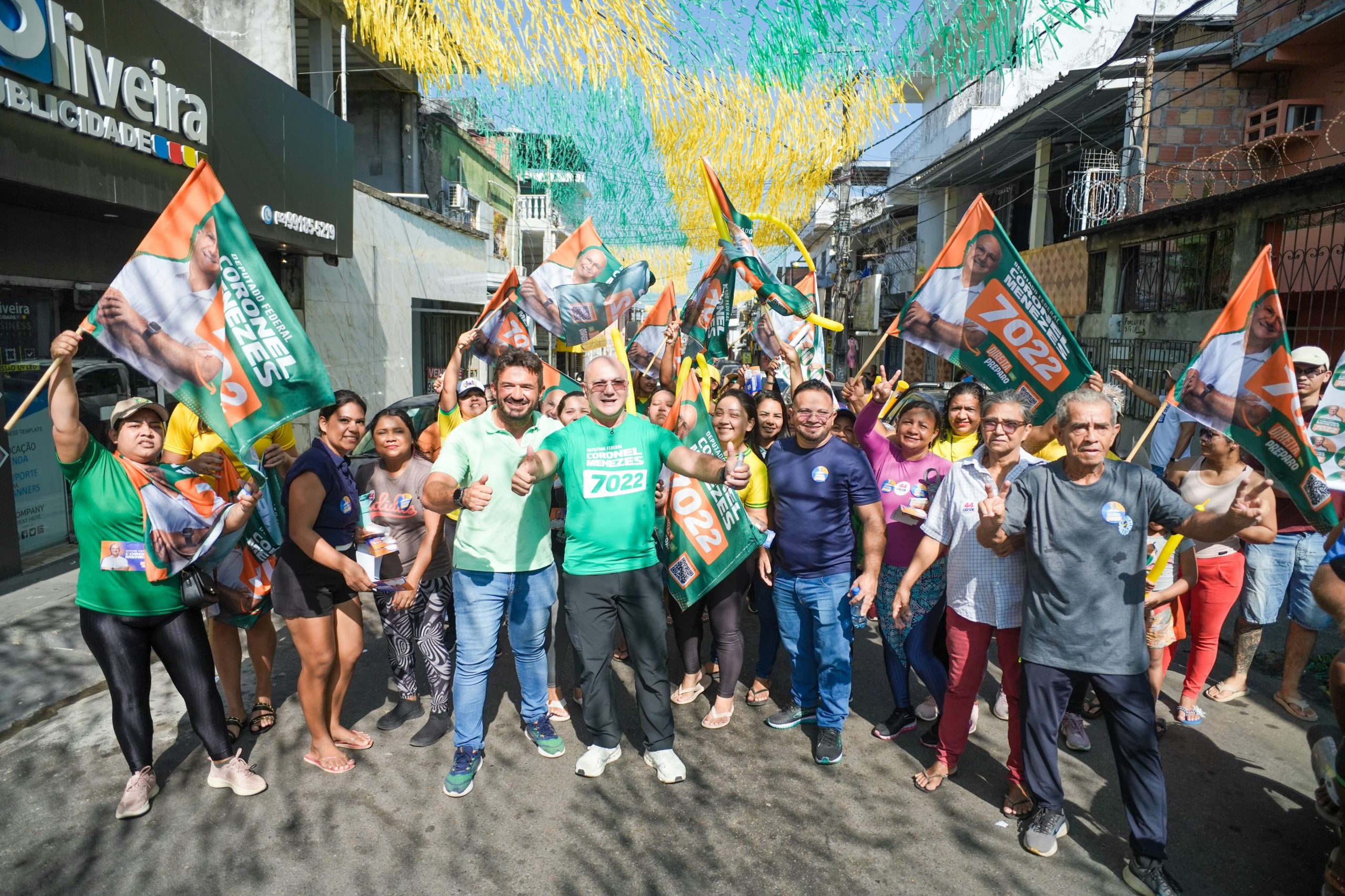 Coronel Menezes faz caminhada no Alvorada e destaca educação como instrumento de mobilidade social