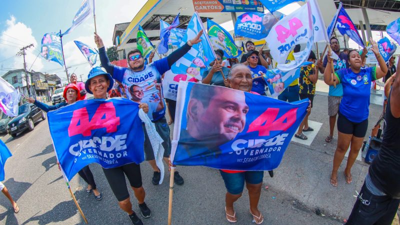 Apoiadores de Roberto Cidade realizam bandeiraços em todas as zonas de Manaus na manhã deste sábado (5)