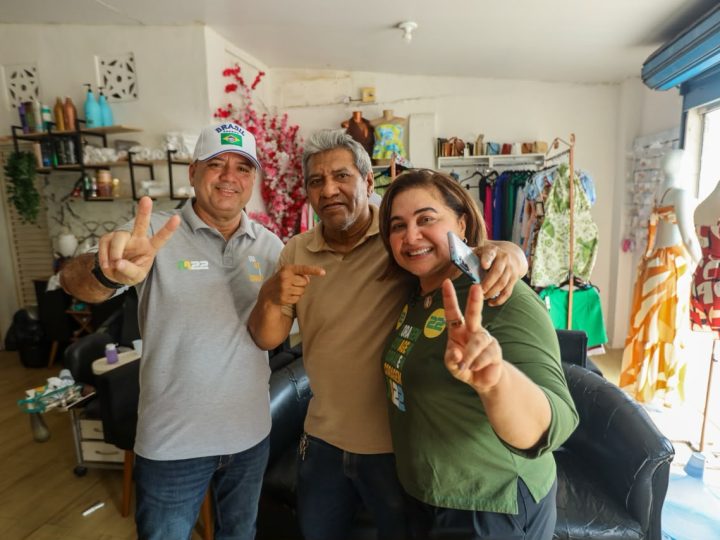 Professora Maria aproveita feriado para caminhar e levar propostas ao bairro da Betânia