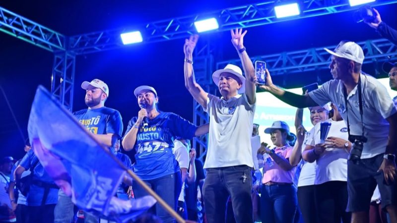 Eraldo CB mobiliza apoiadores em Maués durante caminhada e comício