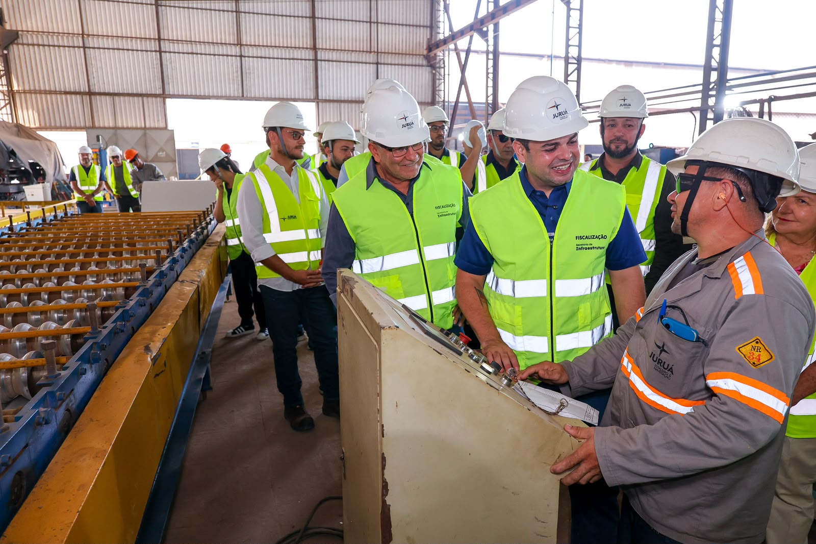 Roberto Cidade inspeciona construção de terminais flutuantes para comunidades do interior do Amazonas