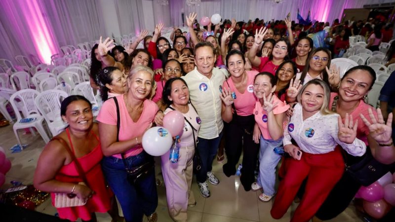 Adjuto Afonso reune mais de 1.500 mulheres em Manaus