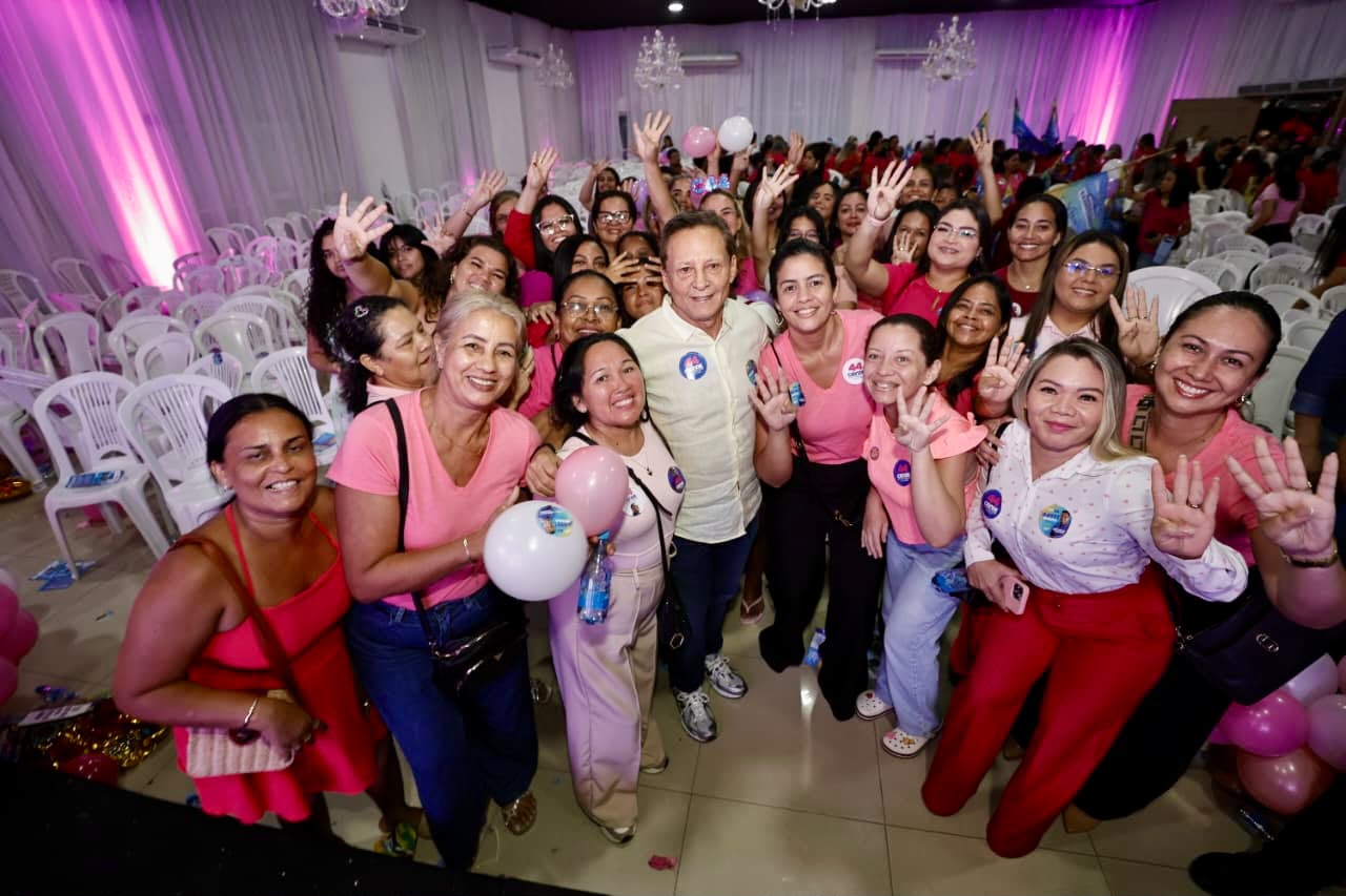 Adjuto Afonso reune mais de 1.500 mulheres em Manaus