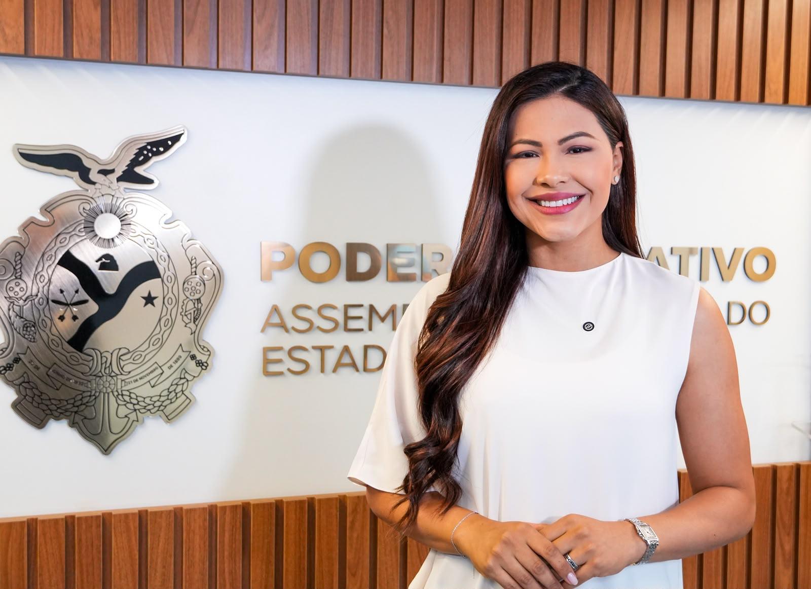 Brena Dianná cobra ampliação do Crédito Rosa e defende autonomia financeira como escudo de proteção para as mulheres no AM