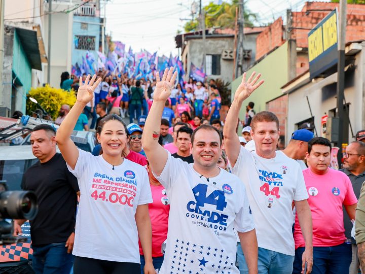 Em caminhada na zona Norte de Manaus, Roberto Cidade apresenta proposta do Hospital da Mulher