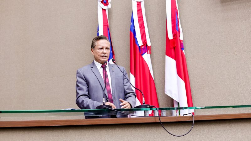 Adjuto Afonso defende diversificação econômica e apoio ao interior em entrevista à rádio de Barcelos