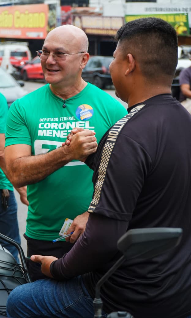 Na Rua do Fuxico, Coronel Menezes reforça compromisso com o comércio