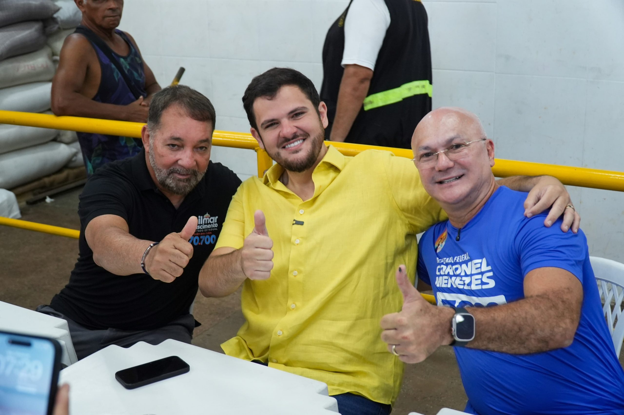 Coronel Menezes reafirma compromisso com feirantes e permissionários de Manaus