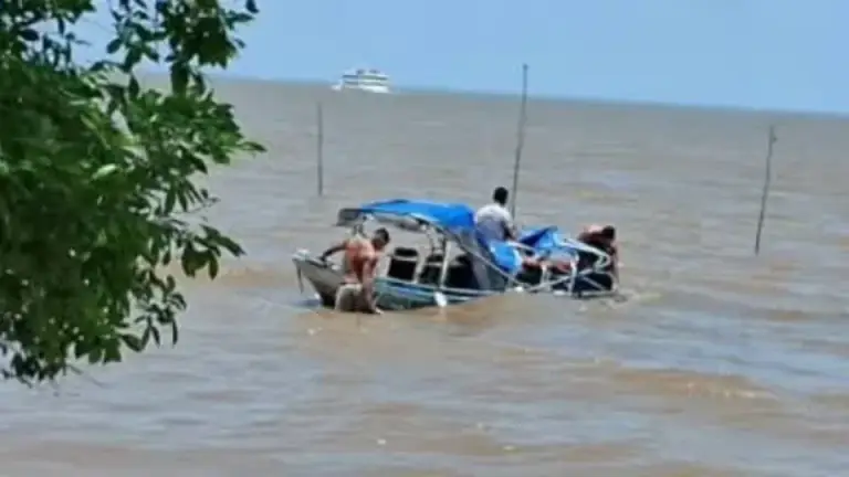 Lancha escolar naufraga com 11 crianças a bordo; duas ficaram feridas