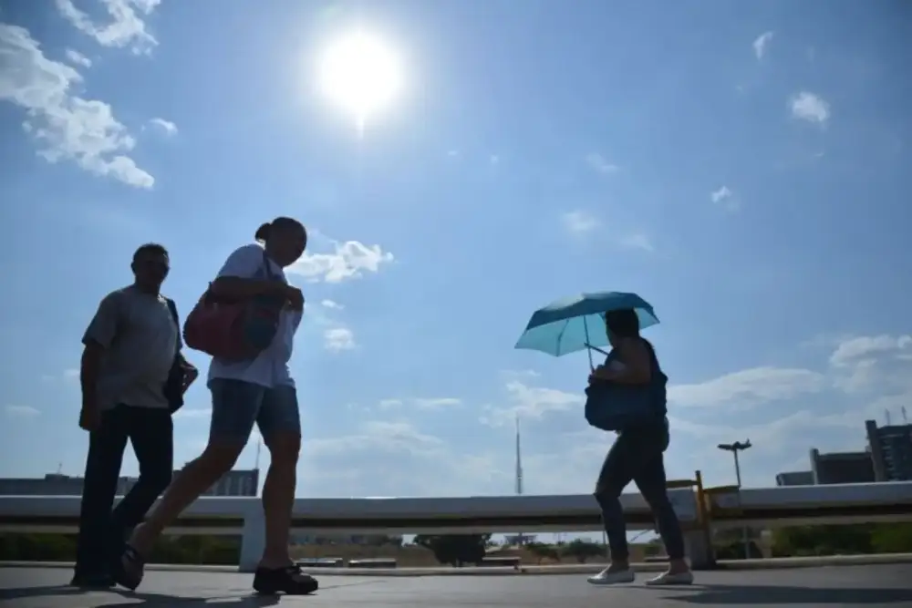 Manaus amanhece com sol escaldante e temperatura permanece em 37°C nesta quinta