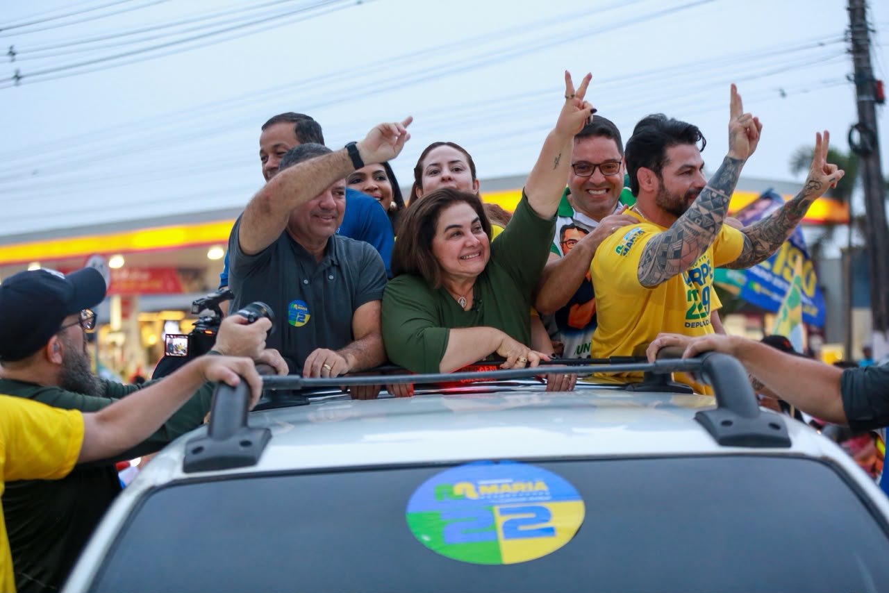 Onda da Mudança : Professora Maria comanda motocarreata da em Manacapuru