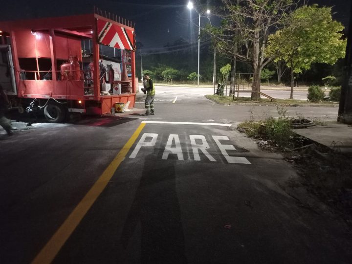 Prefeitura de Manaus segue com serviços de sinalização em várias zonas da cidade