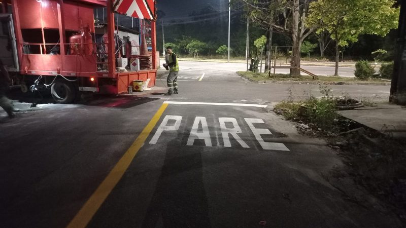 Prefeitura de Manaus segue com serviços de sinalização em várias zonas da cidade