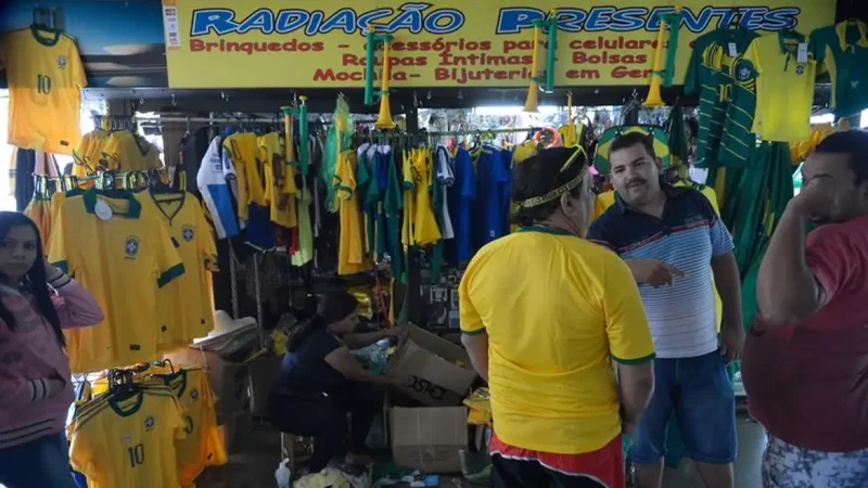 Vendas no comércio caem 0,8% em julho, com “ressaca” da Copa do Mundo