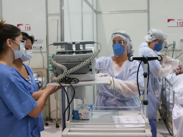Estudo aponta esgotamento emocional e burnout de médicos de UTI