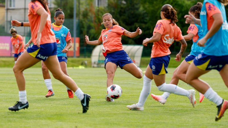 Lei torna futebol feminino prioridade na política de esporte