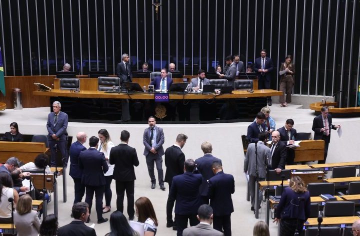 Câmara pode votar nesta terça medida provisória que zerou taxa para compras internacionais de até 50 dólares