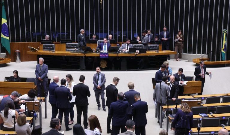 Câmara pode votar nesta terça medida provisória que zerou taxa para compras internacionais de até 50 dólares