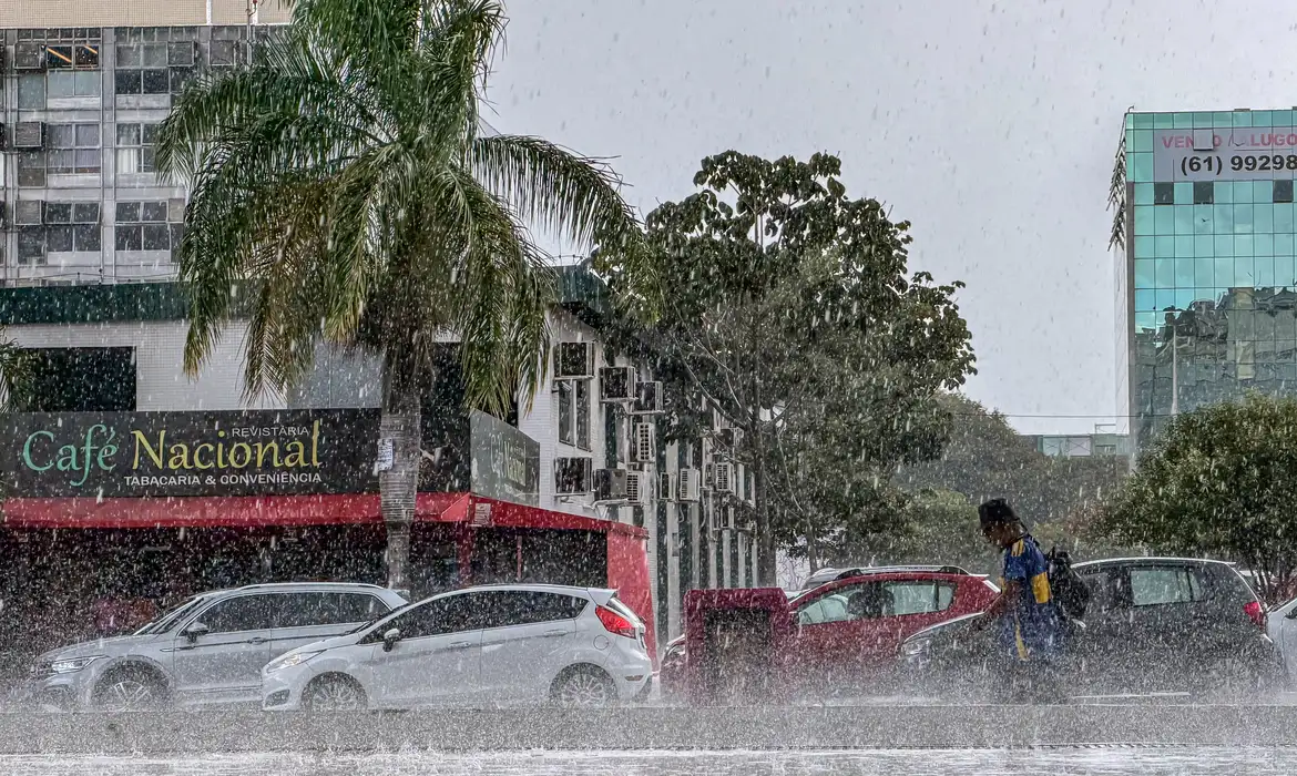 Frente fria leva chuva ao Centro-Oeste e parte do Norte do país