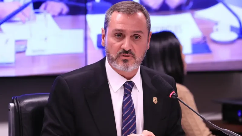Dino determina reintegração de Andrei Rodrigues ao comando da PF