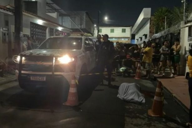 Jovem é abordado na rua na volta para casa, após jogar futebol, e morto a tiros