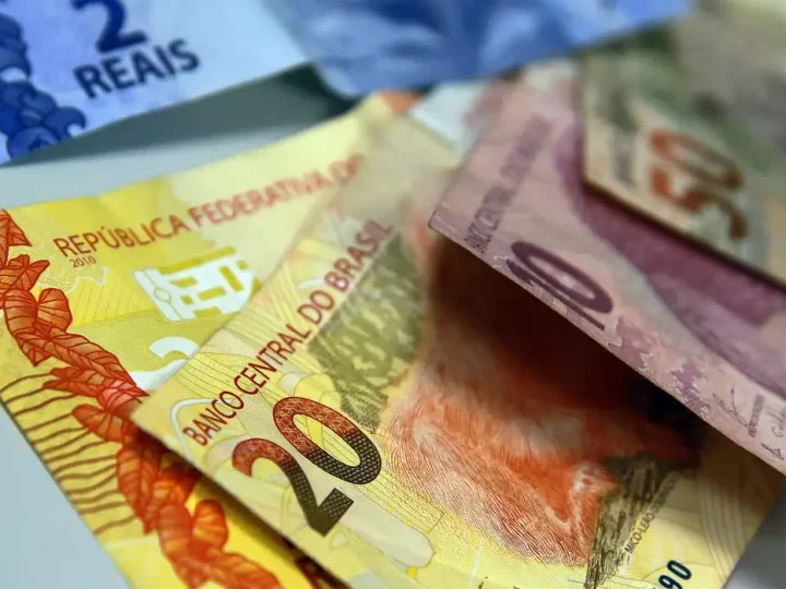 Juros para famílias sobem em agosto e inadimplência chega a 6%