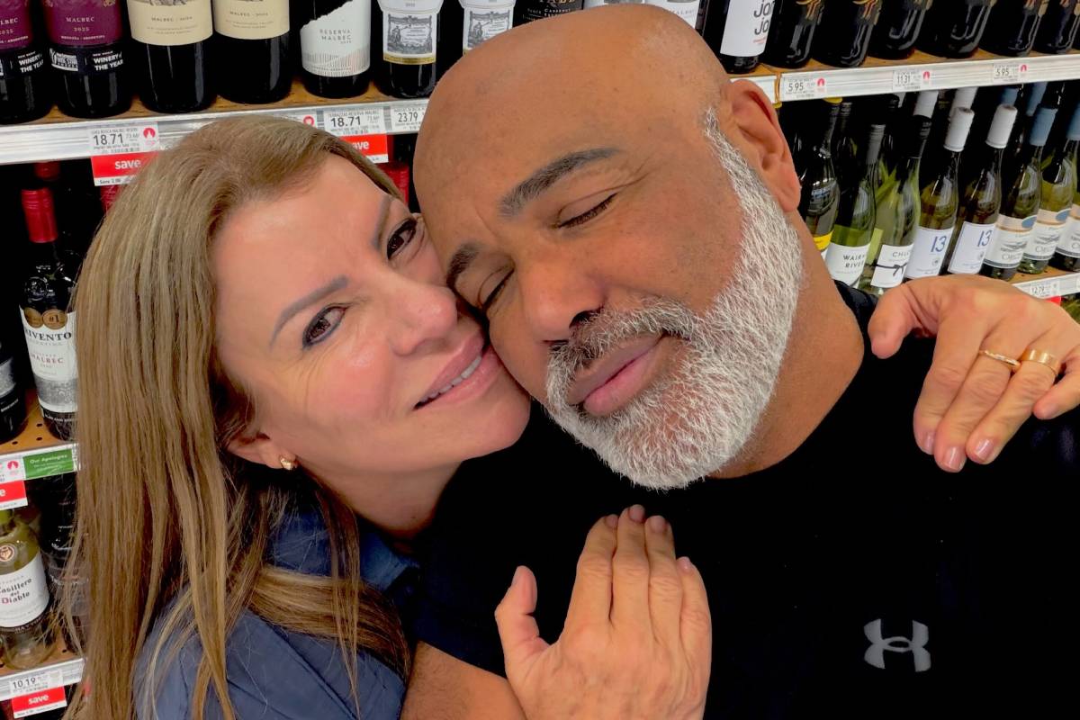 Esposa têm fé que helicóptero de Rick e empresário será encontrado