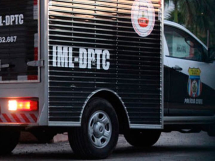 Trabalhador morre após sofrer descarga elétrica enquanto instalava manta em telhado