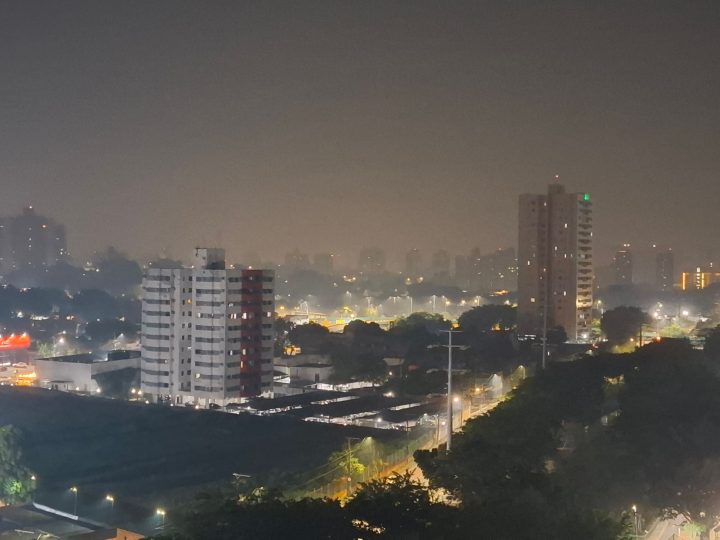 Defesa Civil emite alerta severo após fumaça encobrir Manaus; aulas são suspensas
