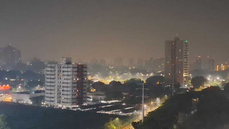 Defesa Civil emite alerta severo após fumaça encobrir Manaus; aulas são suspensas