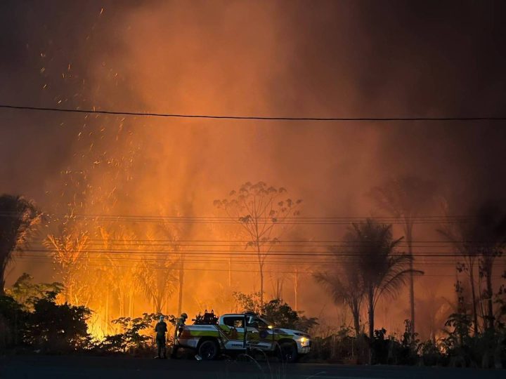 “Fogo sem controle” e fumaça leva municípios do entorno de Manaus a emergência