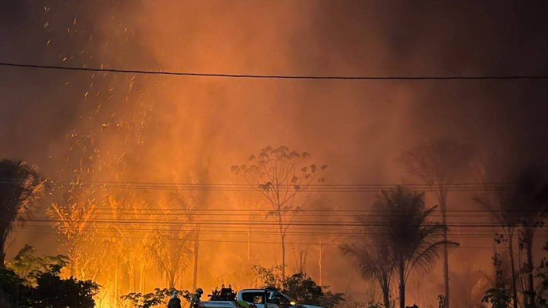 “Fogo sem controle” e fumaça leva municípios do entorno de Manaus a emergência