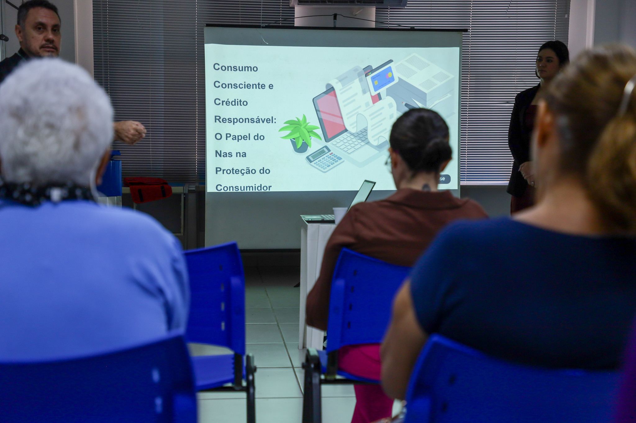 Prefeitura promove palestra educativa sobre golpes financeiros e combate ao superendividamento a aposentados e pensionistas