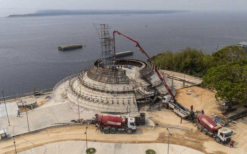 Parque Encontro das Águas avança com terceira concretagem das ‘asas’ de Niemeyer em obra da prefeitura