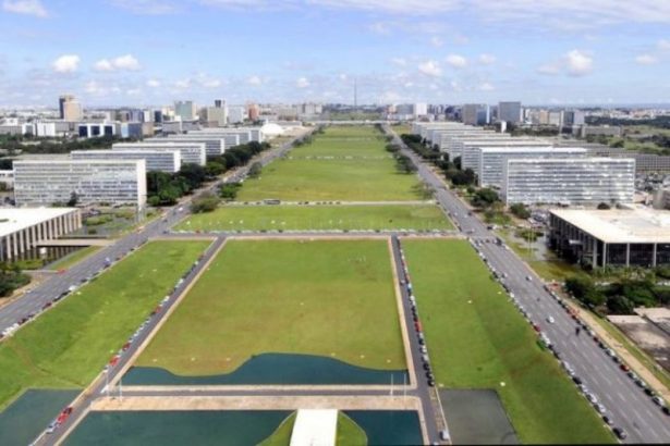 Governo transfere ponto facultativo no serviço federal para o dia 30