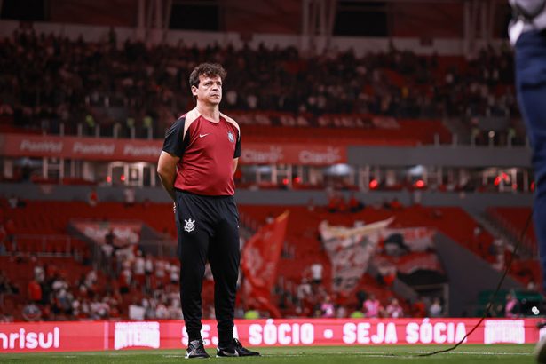 Fernando Diniz deixa o Corinthians após derrota em Porto Alegre